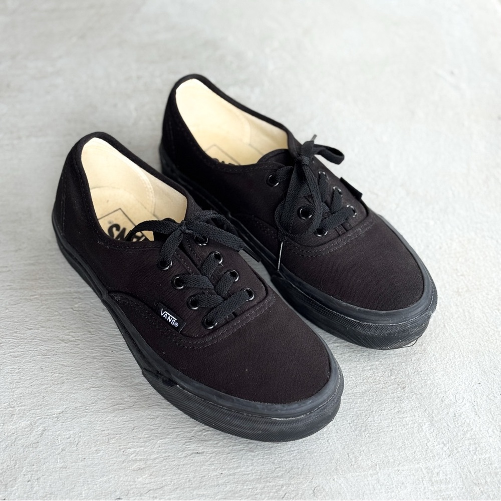 Women’s VANS Black Lace-Up Canvas Skate Shoes SIZE 7